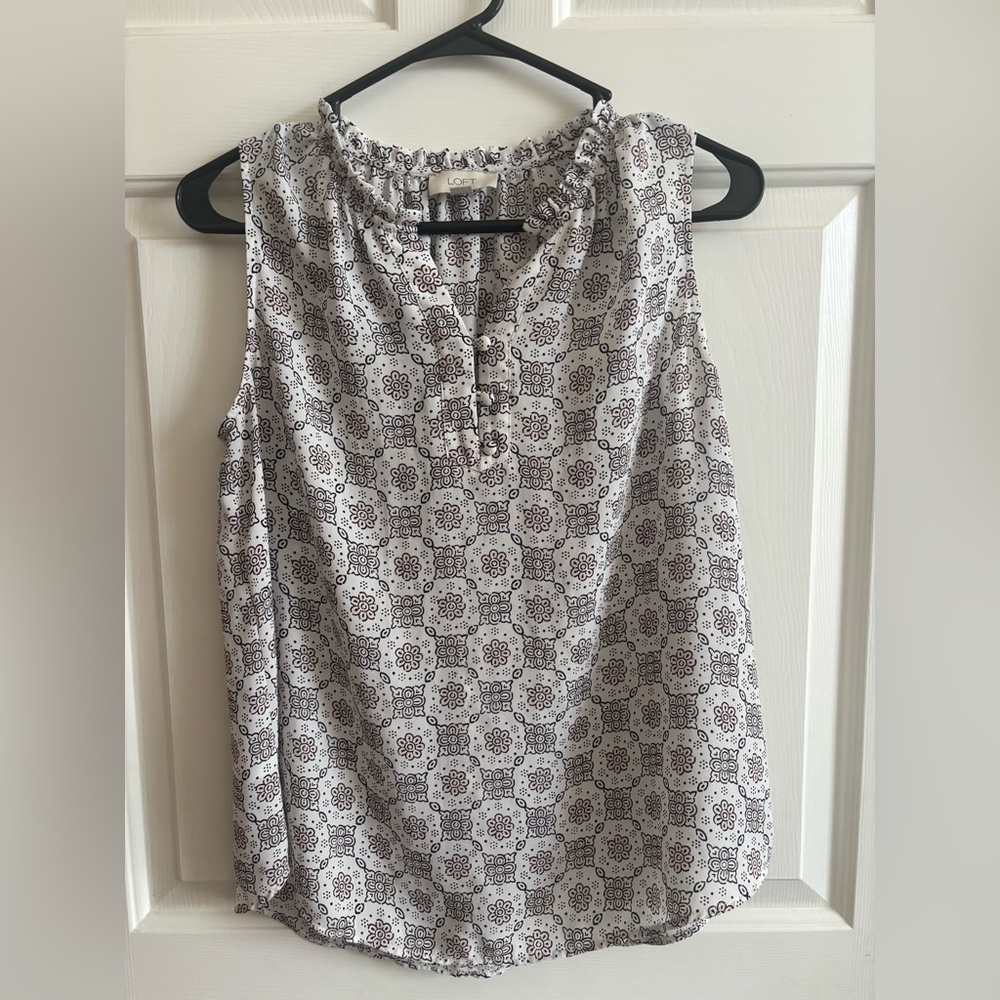 LOFT Black and White Sleeveless Printed Camisole-size small